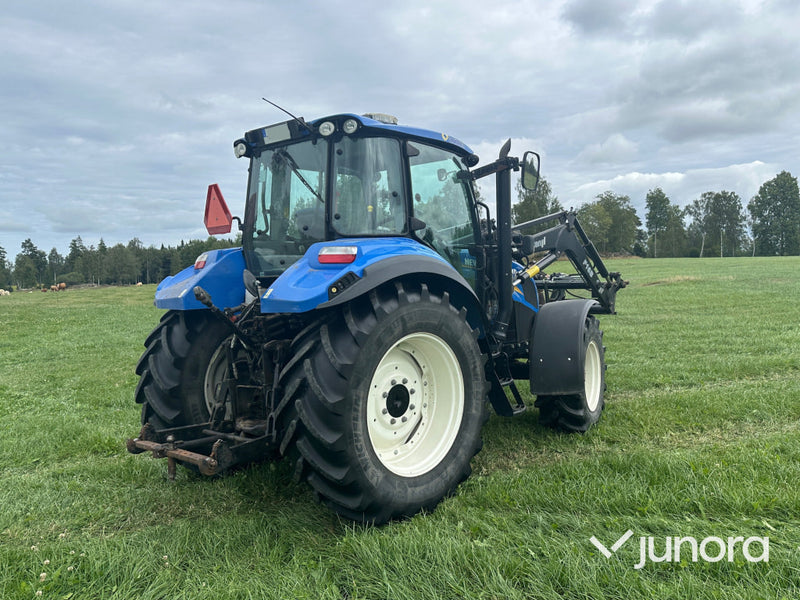 New Holland T5. 95 med vreten lastare