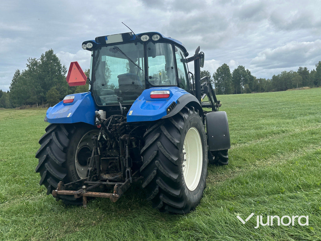 New Holland T5. 95 med vreten lastare