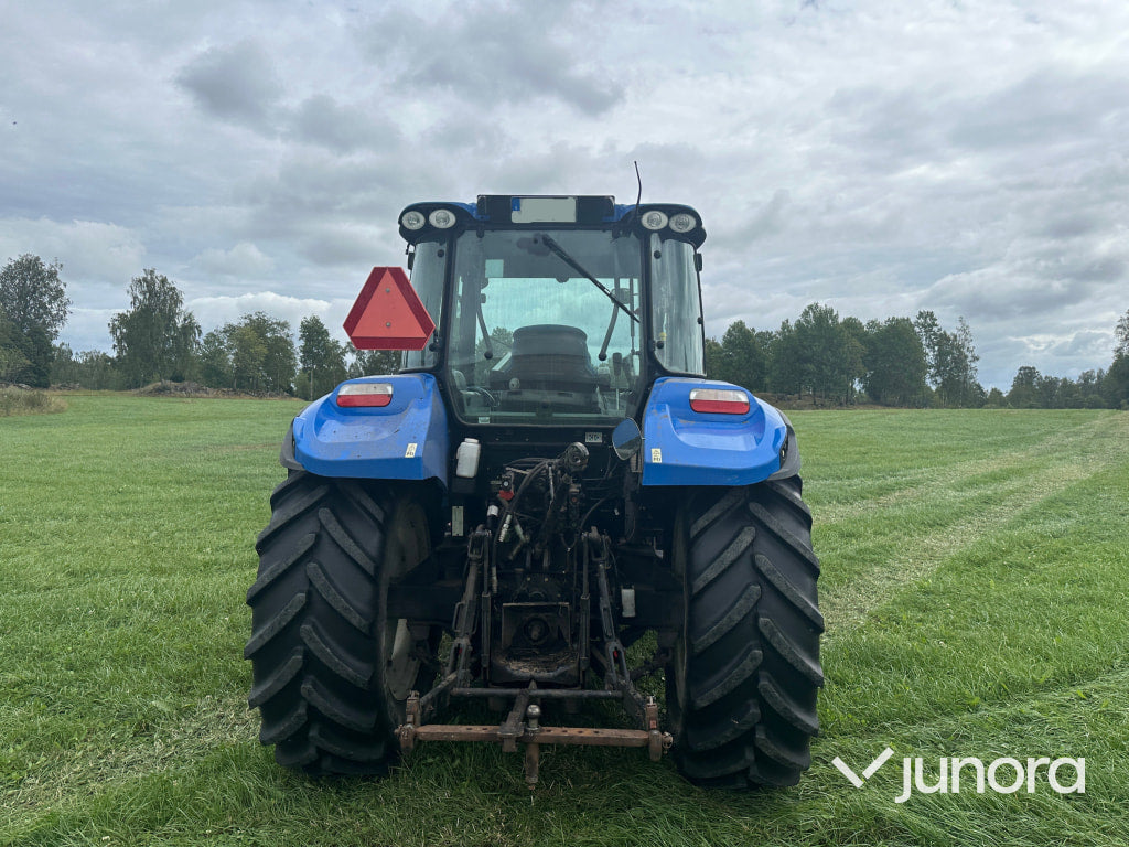 New Holland T5. 95 med vreten lastare