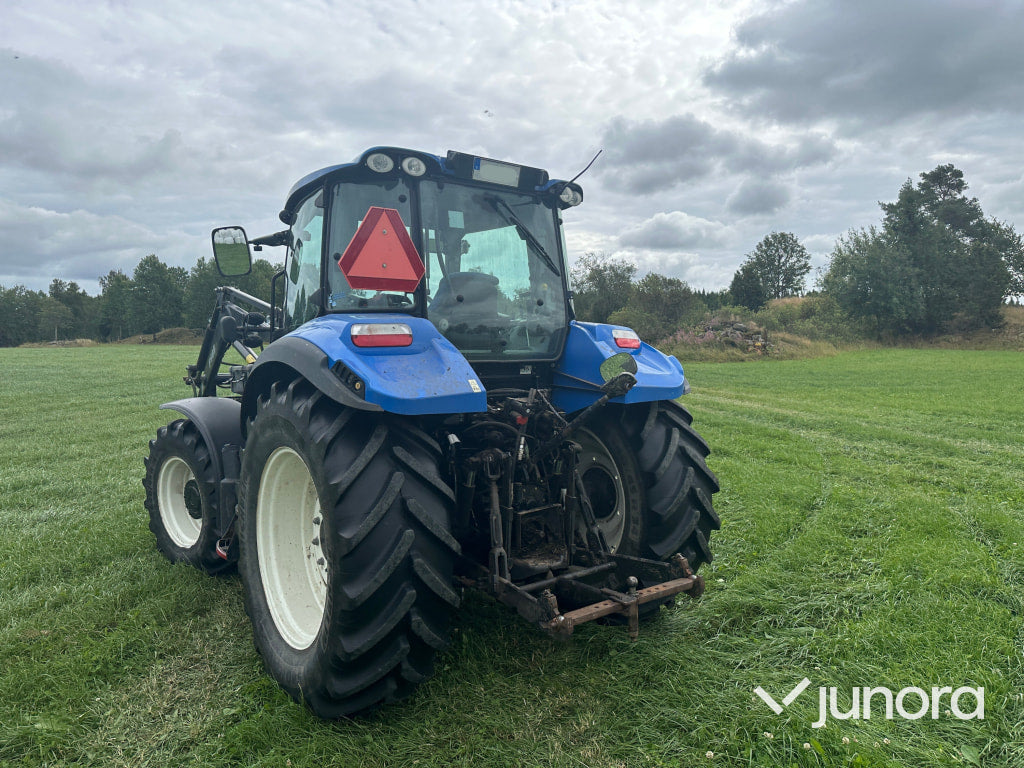 New Holland T5. 95 med vreten lastare