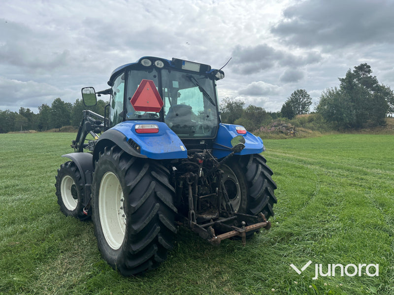 New Holland T5. 95 med vreten lastare