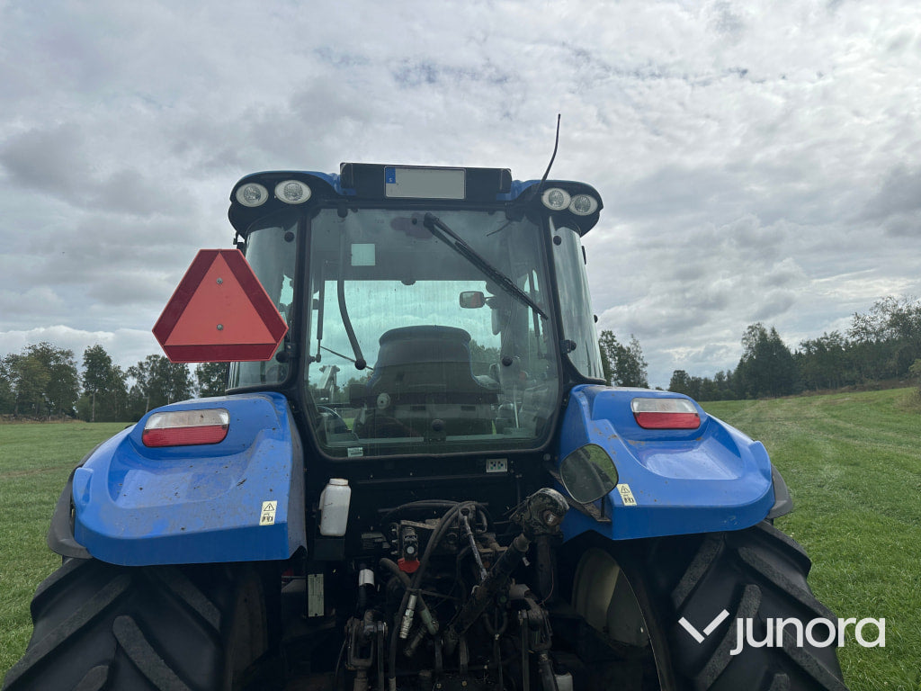 New Holland T5. 95 med vreten lastare