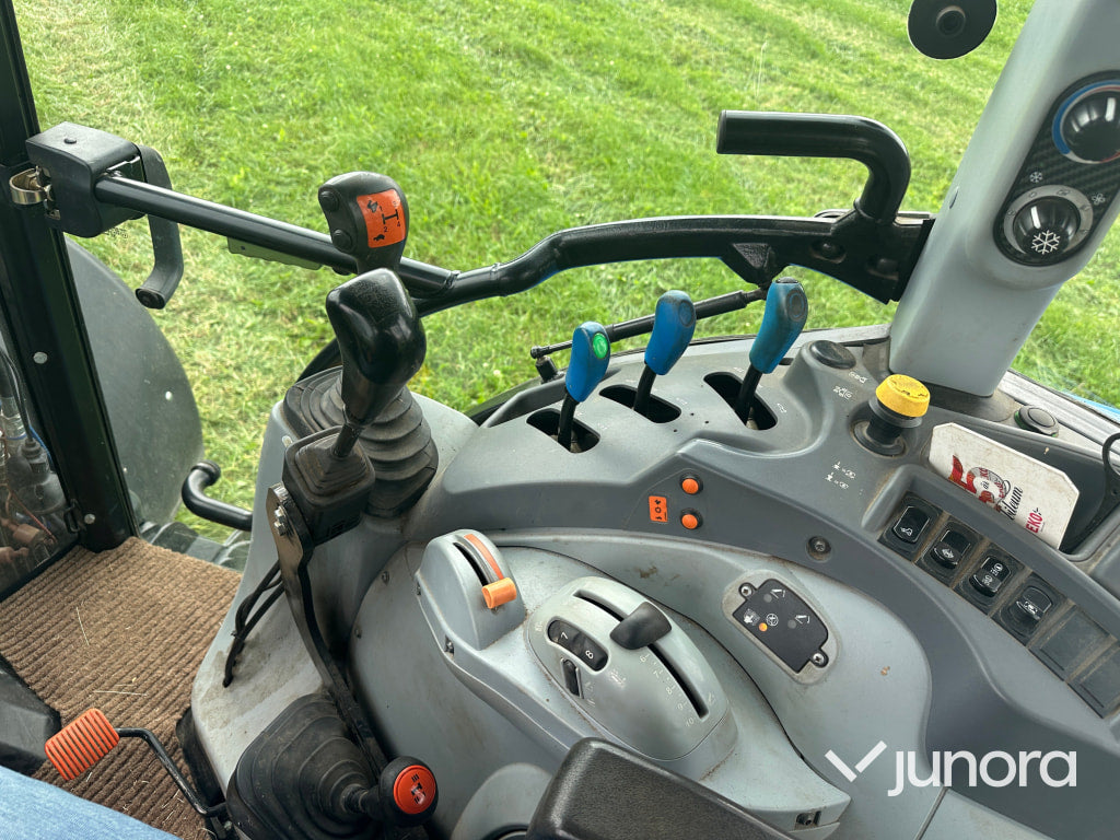 New Holland T5. 95 med vreten lastare