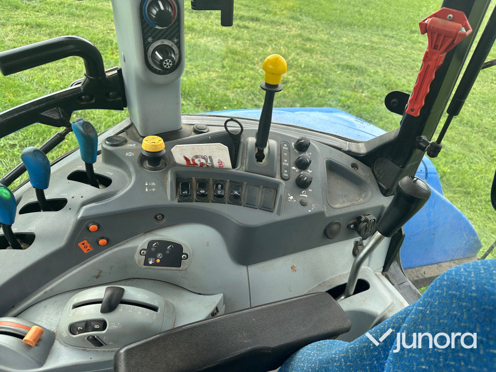 New Holland T5. 95 med vreten lastare