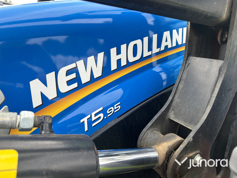New Holland T5. 95 med vreten lastare