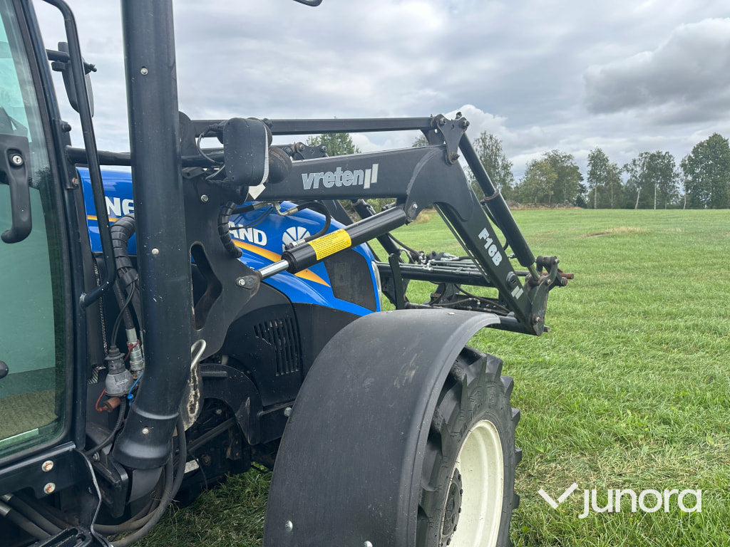 New Holland T5. 95 med vreten lastare