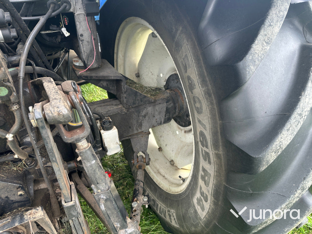 New Holland T5. 95 med vreten lastare