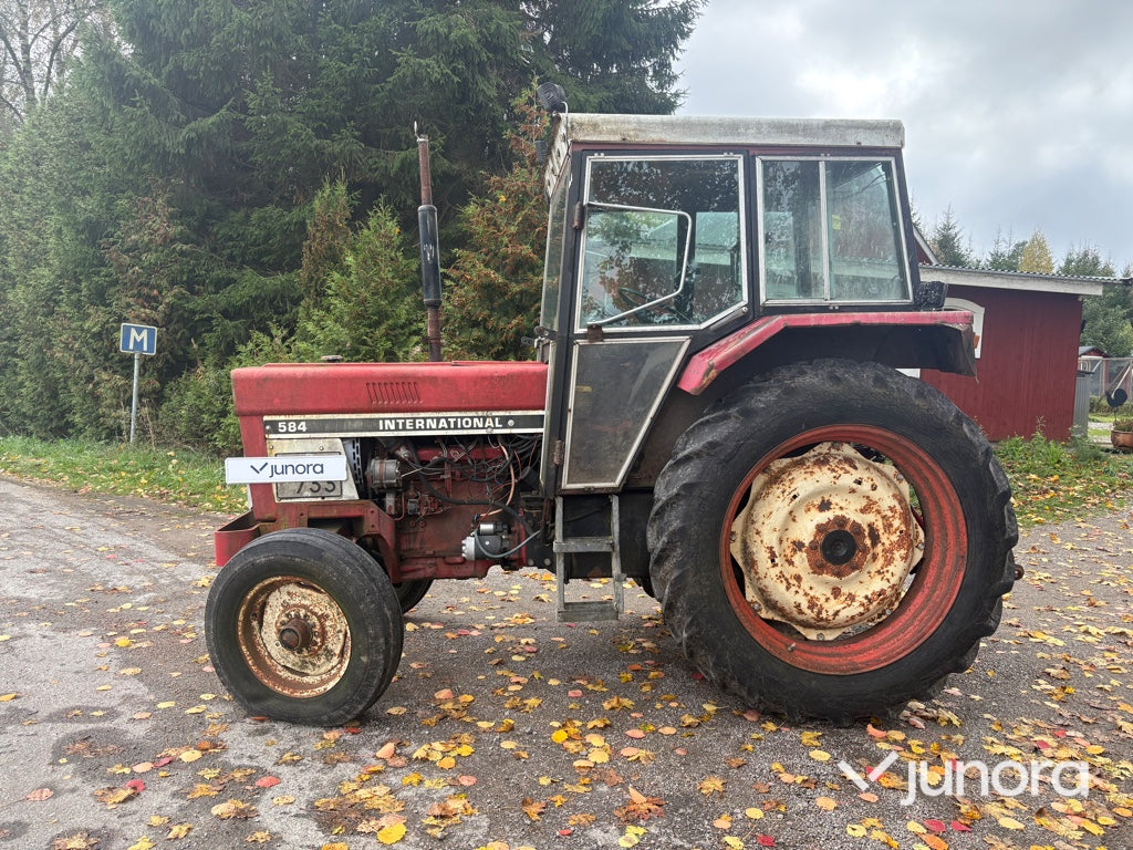 Traktor International 584