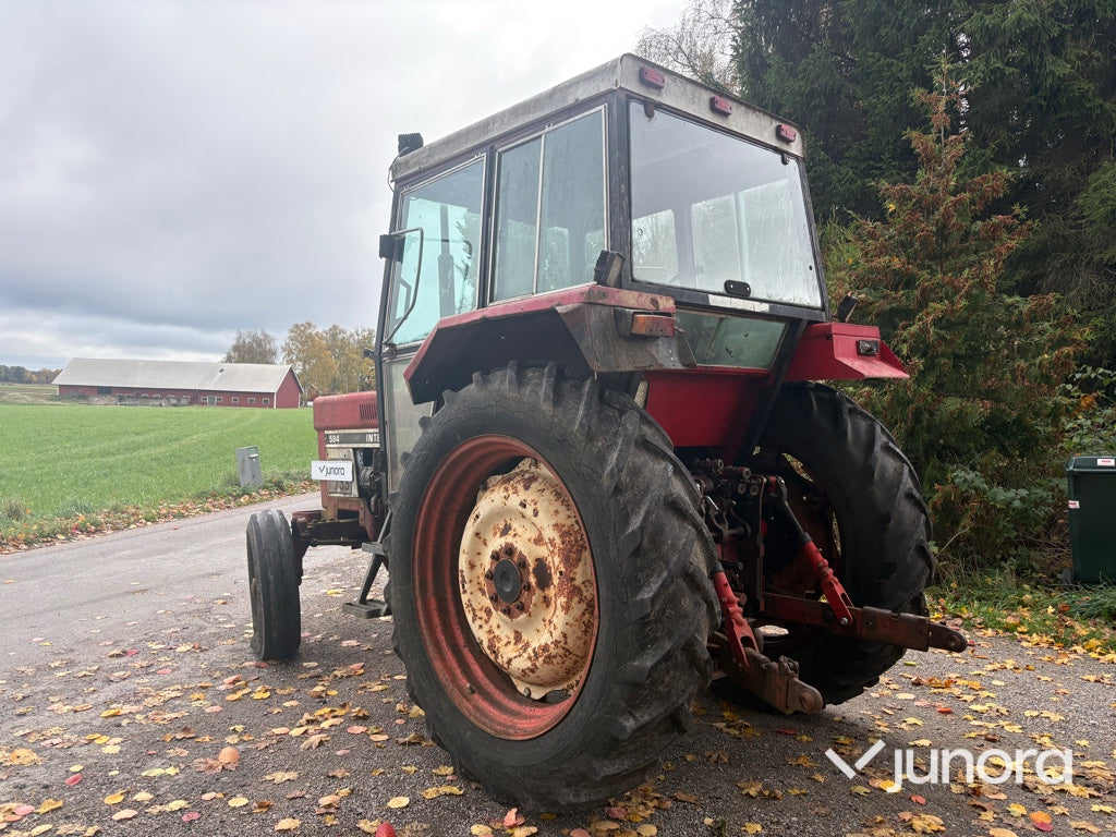 Traktor International 584