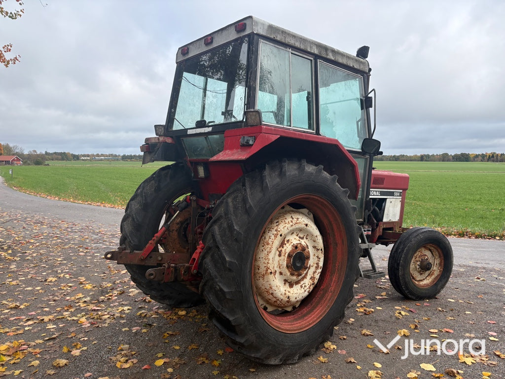 Traktor International 584