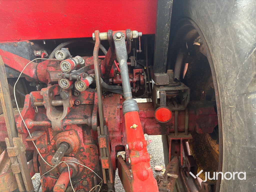 Traktor International 584
