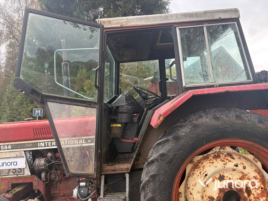 Traktor International 584