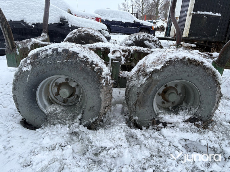 Skogsvagn - Källefall, med kran