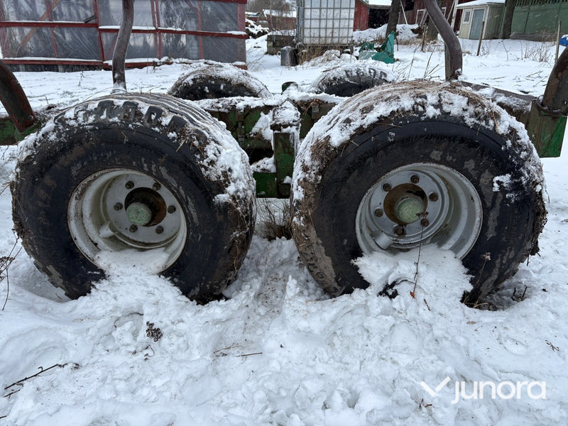 Skogsvagn - Källefall, med kran