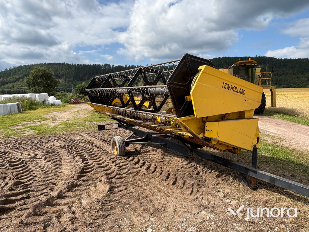 Skördetröska New Holland TX32