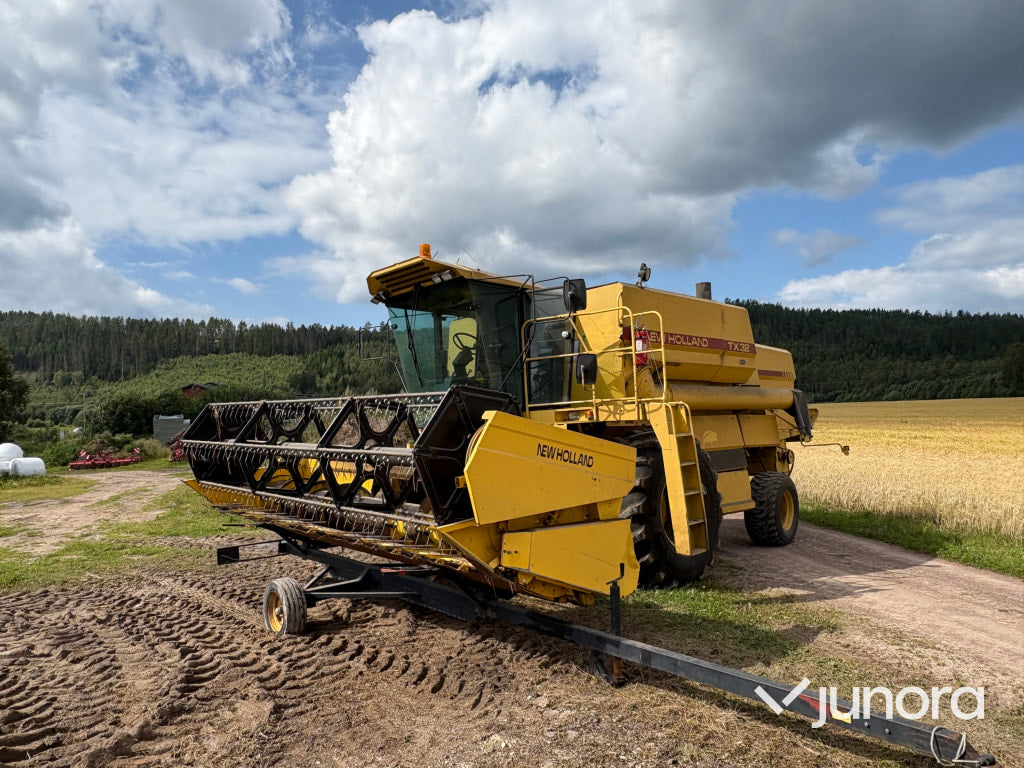 Skördetröska New Holland TX32