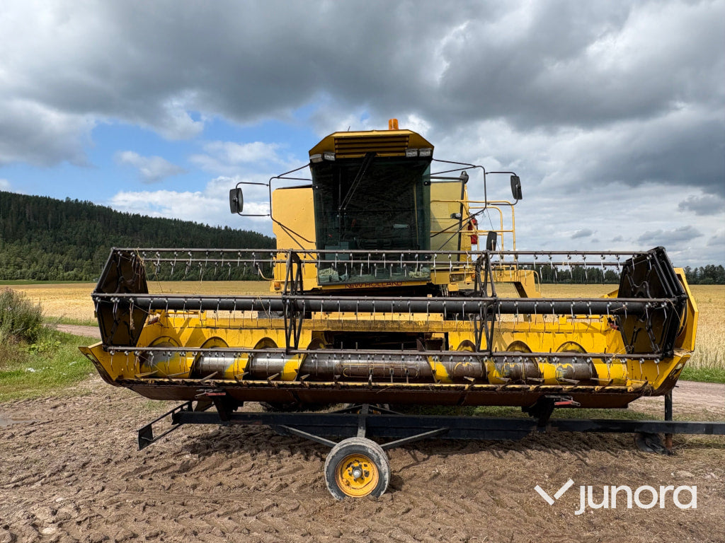 Skördetröska New Holland TX32