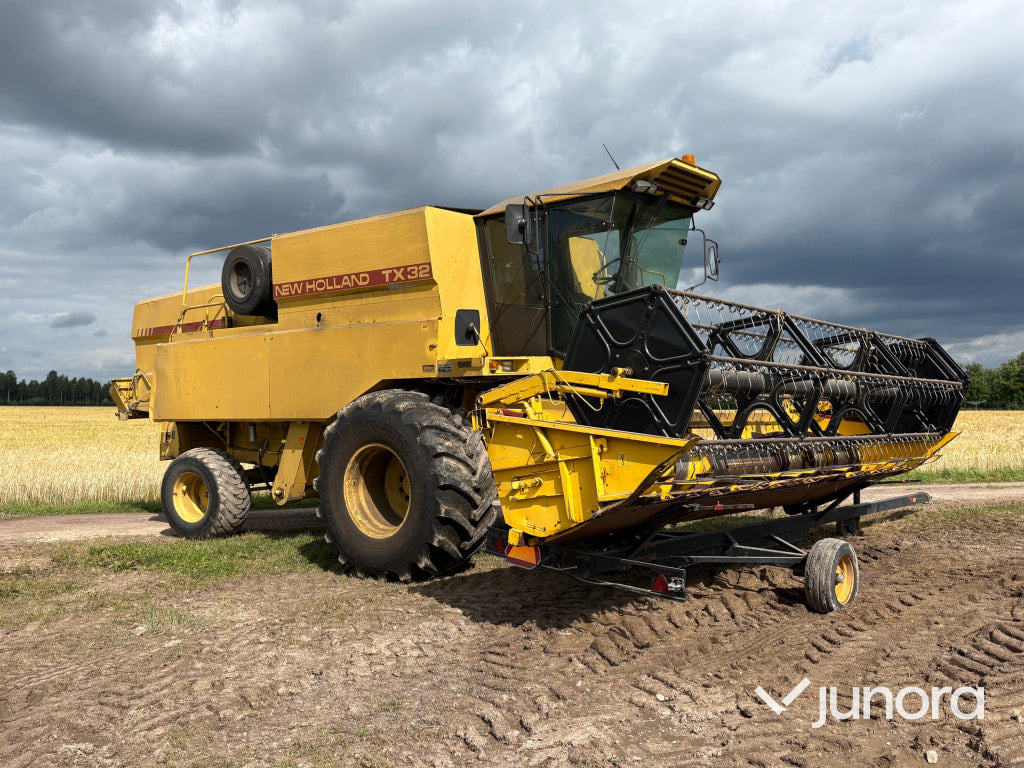 Skördetröska New Holland TX32