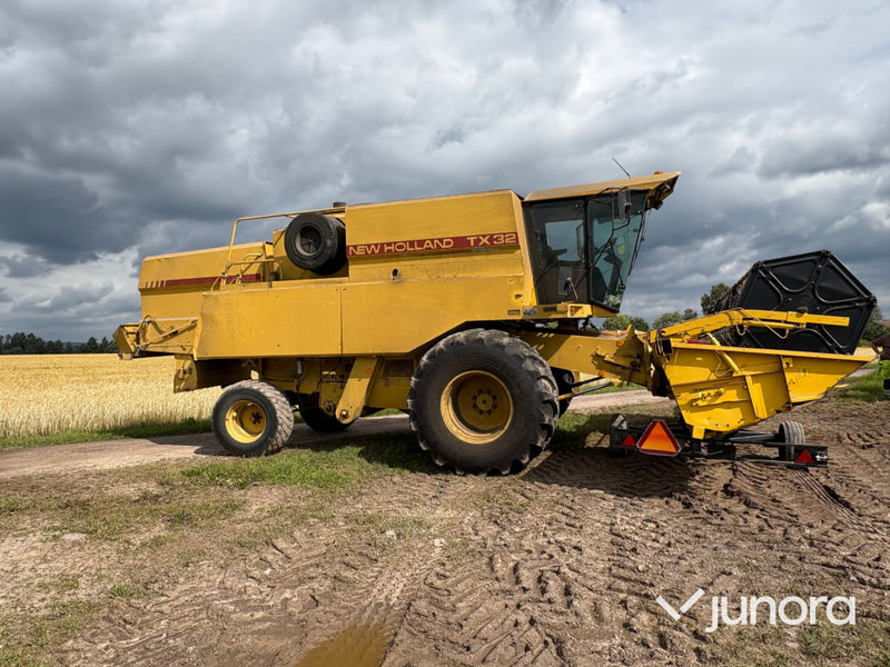 Skördetröska New Holland TX32