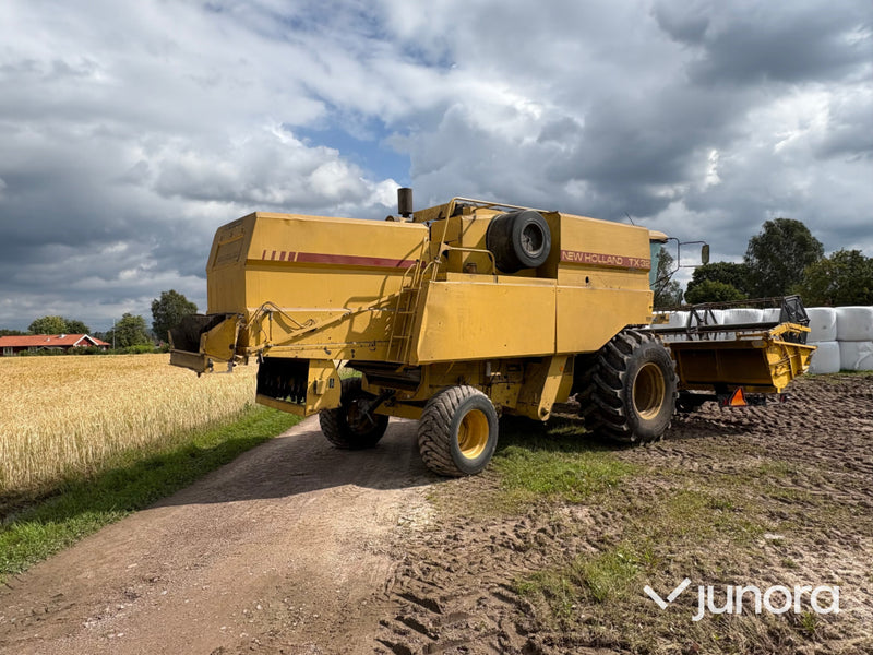 Skördetröska New Holland TX32