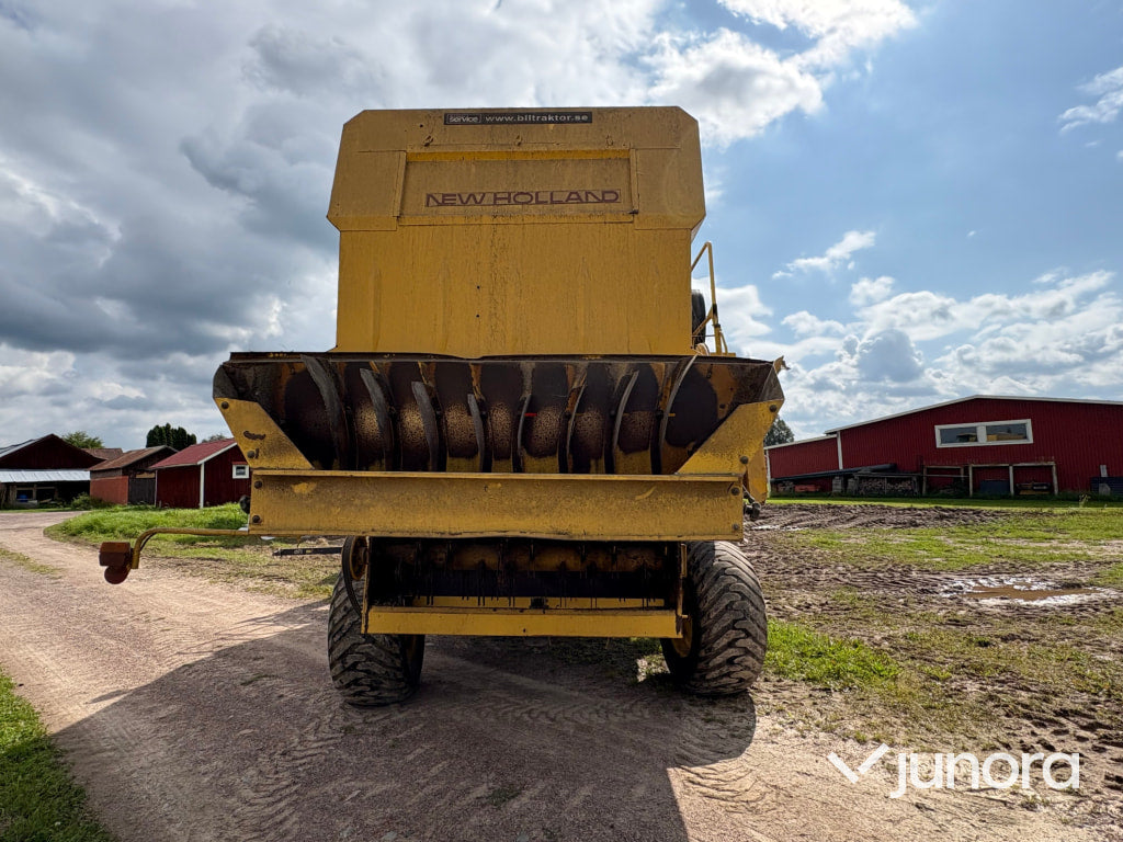 Skördetröska New Holland TX32