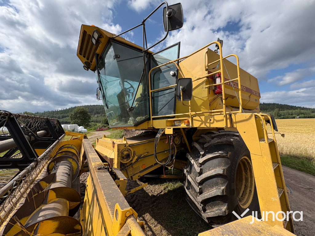 Skördetröska New Holland TX32