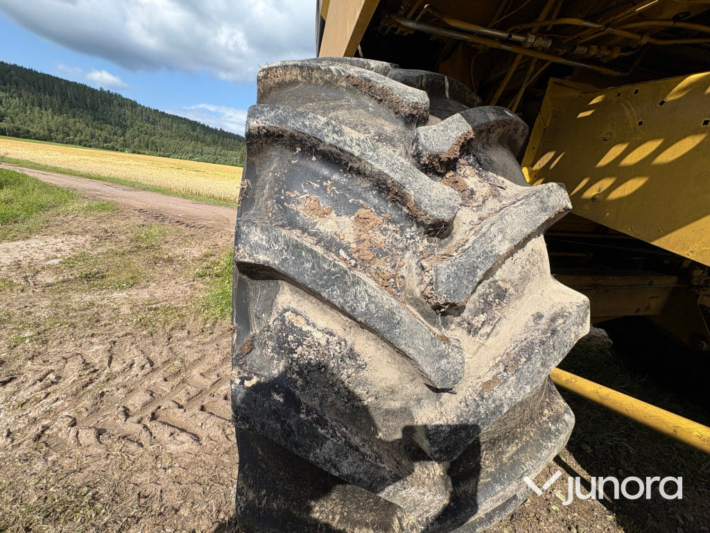 Skördetröska New Holland TX32