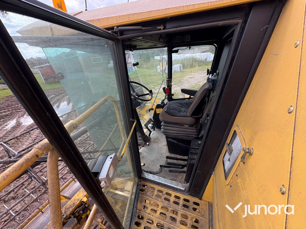 Skördetröska New Holland TX32