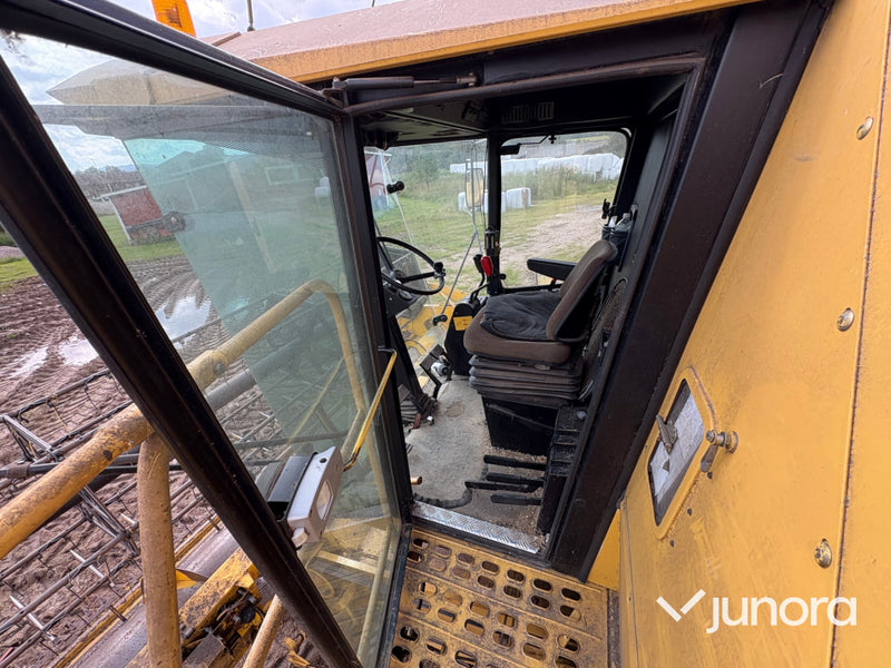 Skördetröska New Holland TX32