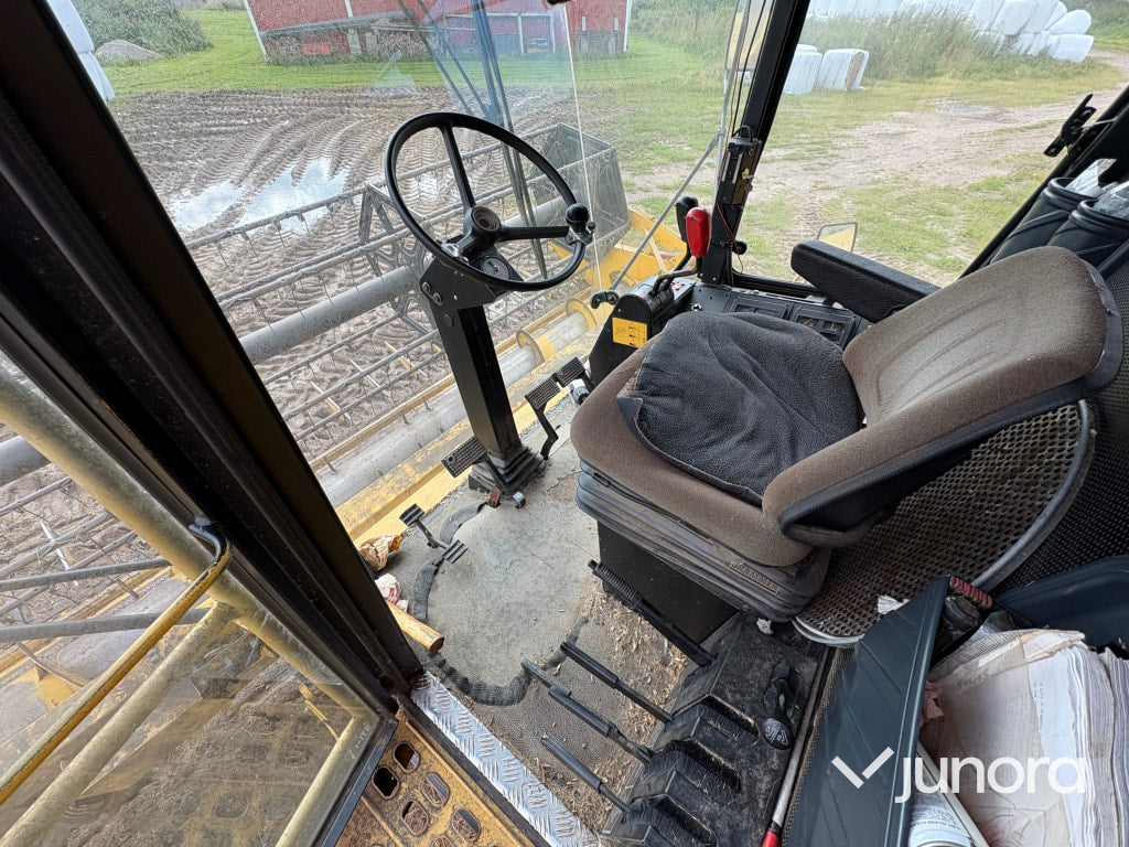 Skördetröska New Holland TX32