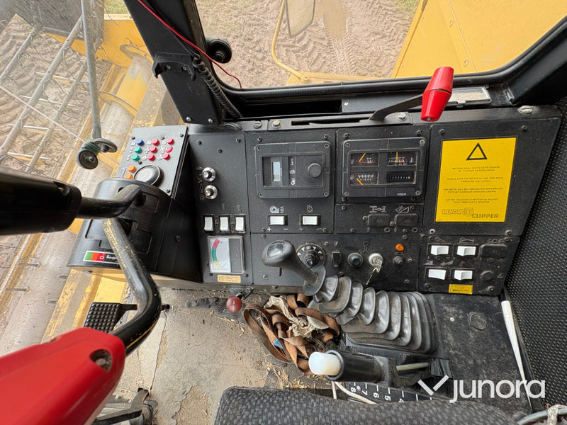 Skördetröska New Holland TX32