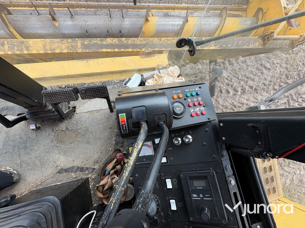 Skördetröska New Holland TX32