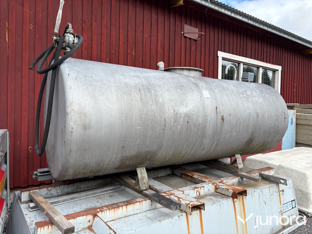 Farmartank med låda - 3 m³