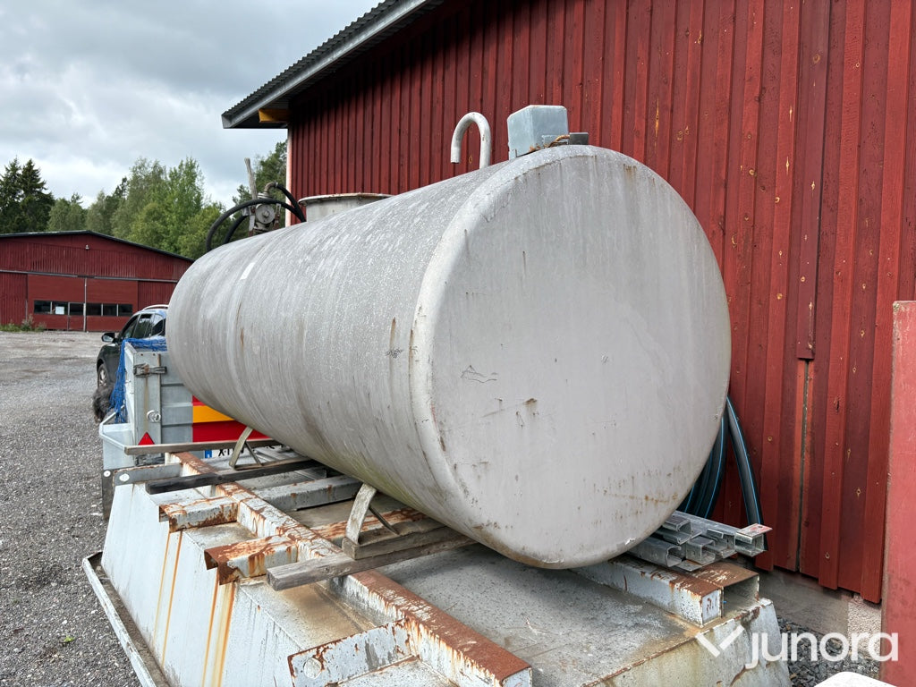 Farmartank med låda - 3 m³