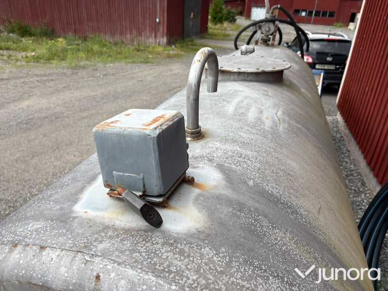 Farmartank med låda - 3 m³