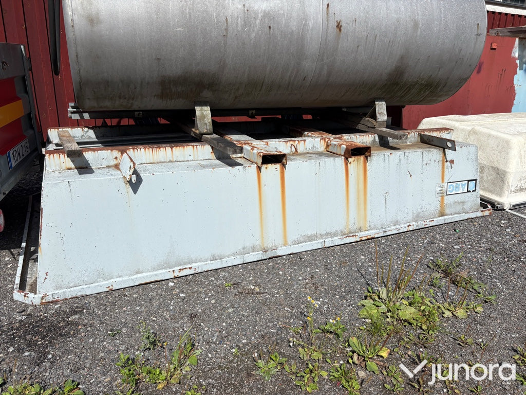 Farmartank med låda - 3 m³