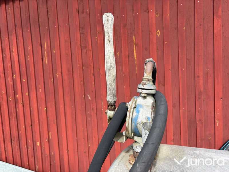 Farmartank med låda - 3 m³