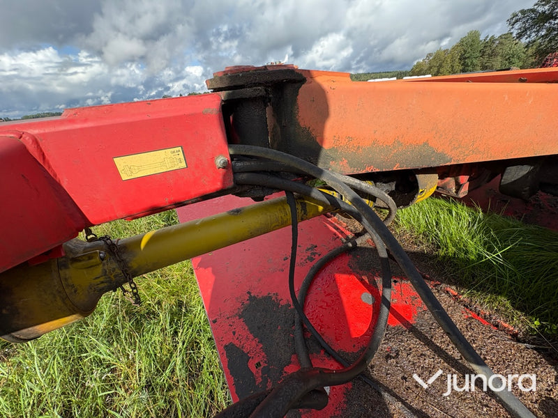 Slåtterkross - Kverneland Taarup 4032C, med elevatormatta