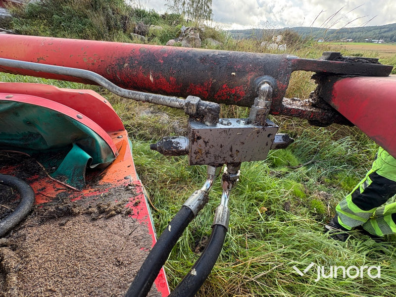 Slåtterkross - Kverneland Taarup 4032C, med elevatormatta