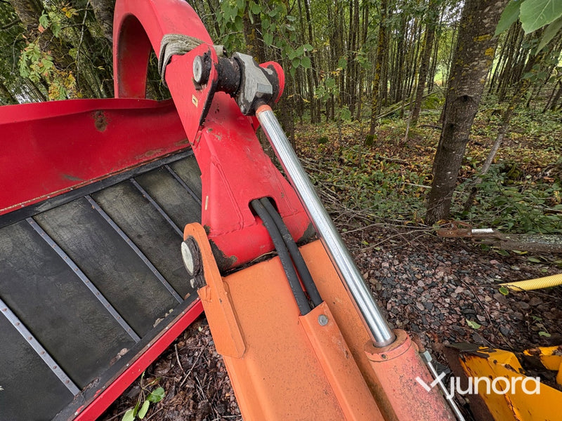 Slåtterkross - Kverneland Taarup 4032C, med elevatormatta