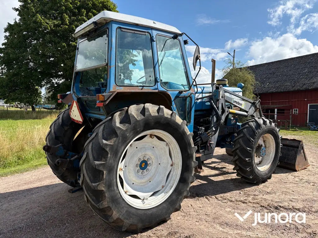 Traktor med frontlastare Ford 8210