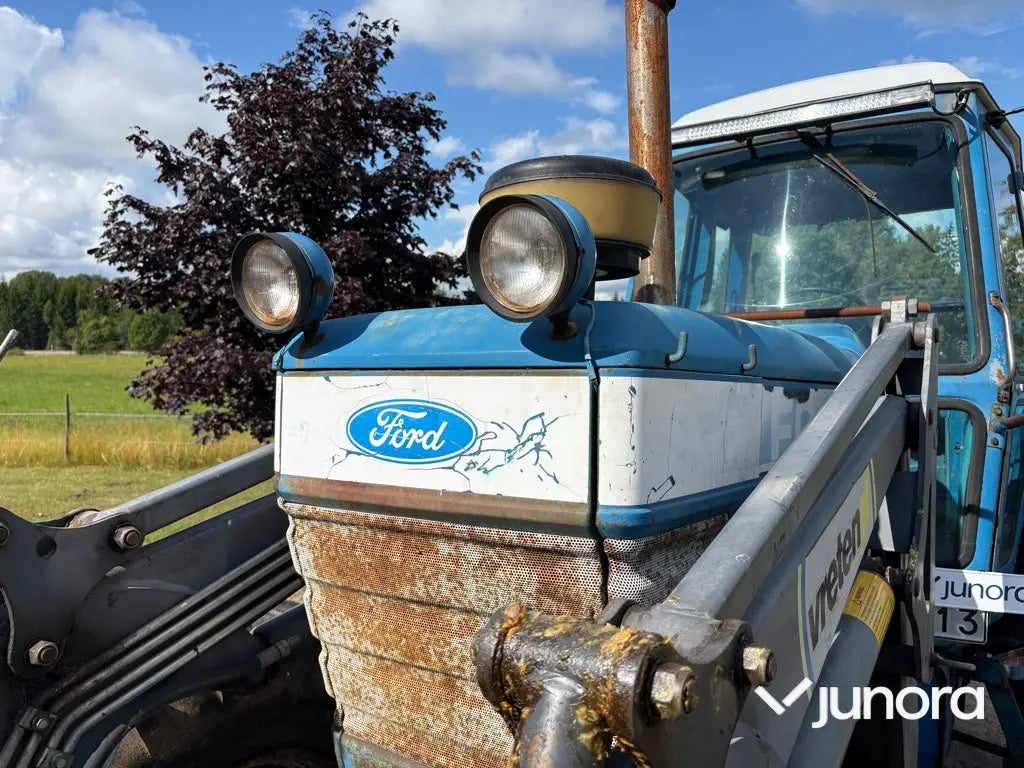 Traktor med frontlastare Ford 8210
