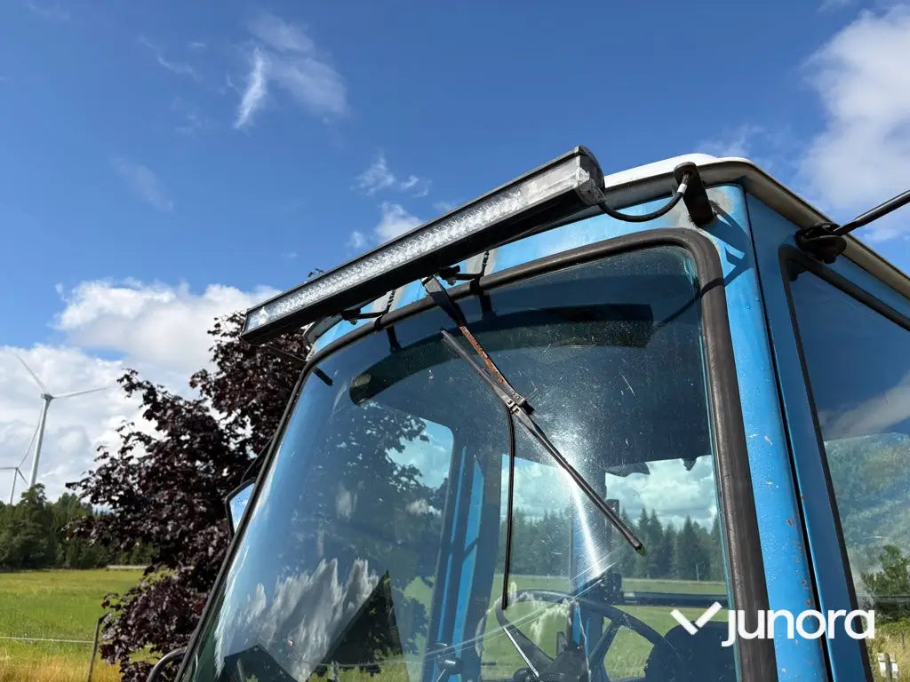Traktor med frontlastare Ford 8210