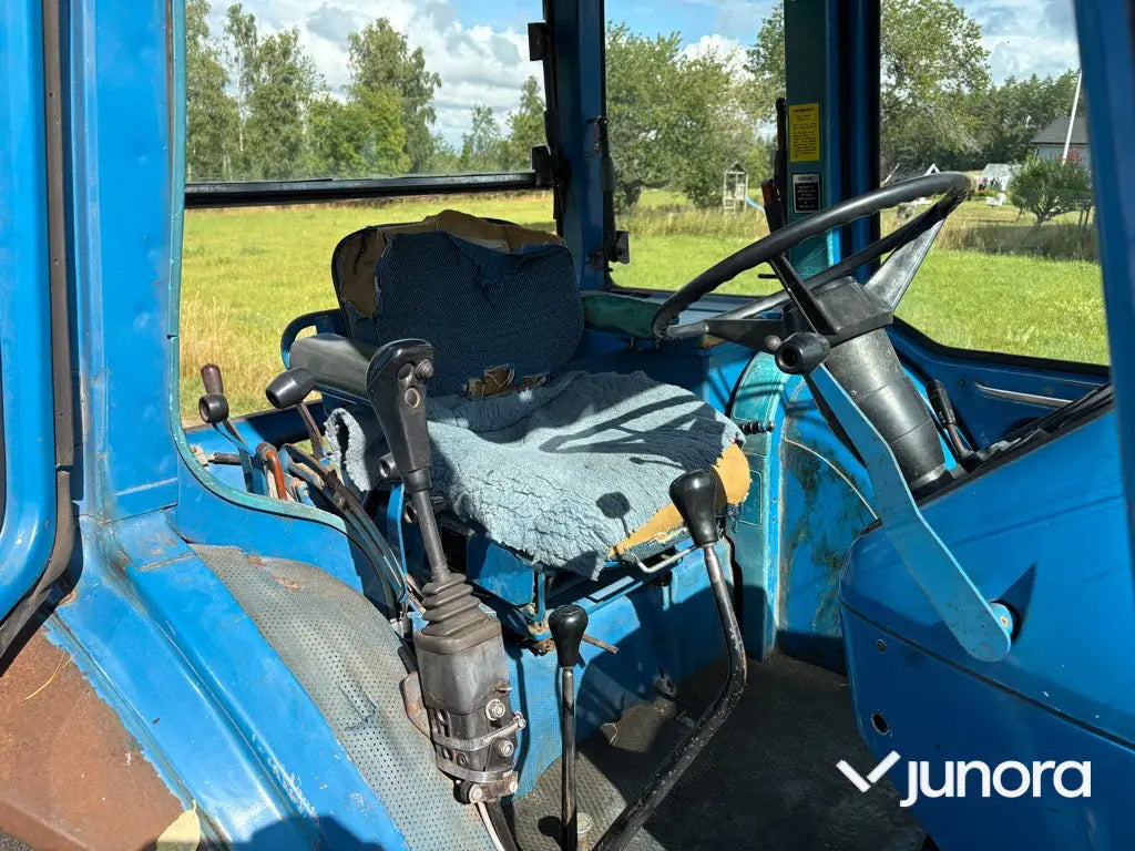 Traktor med frontlastare Ford 8210