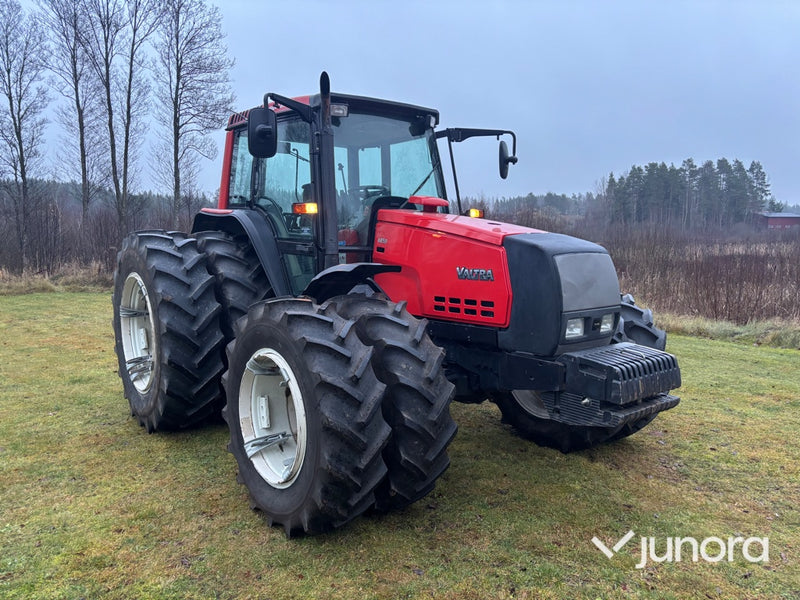 Traktor - Valtra 6850 Hi-Tech