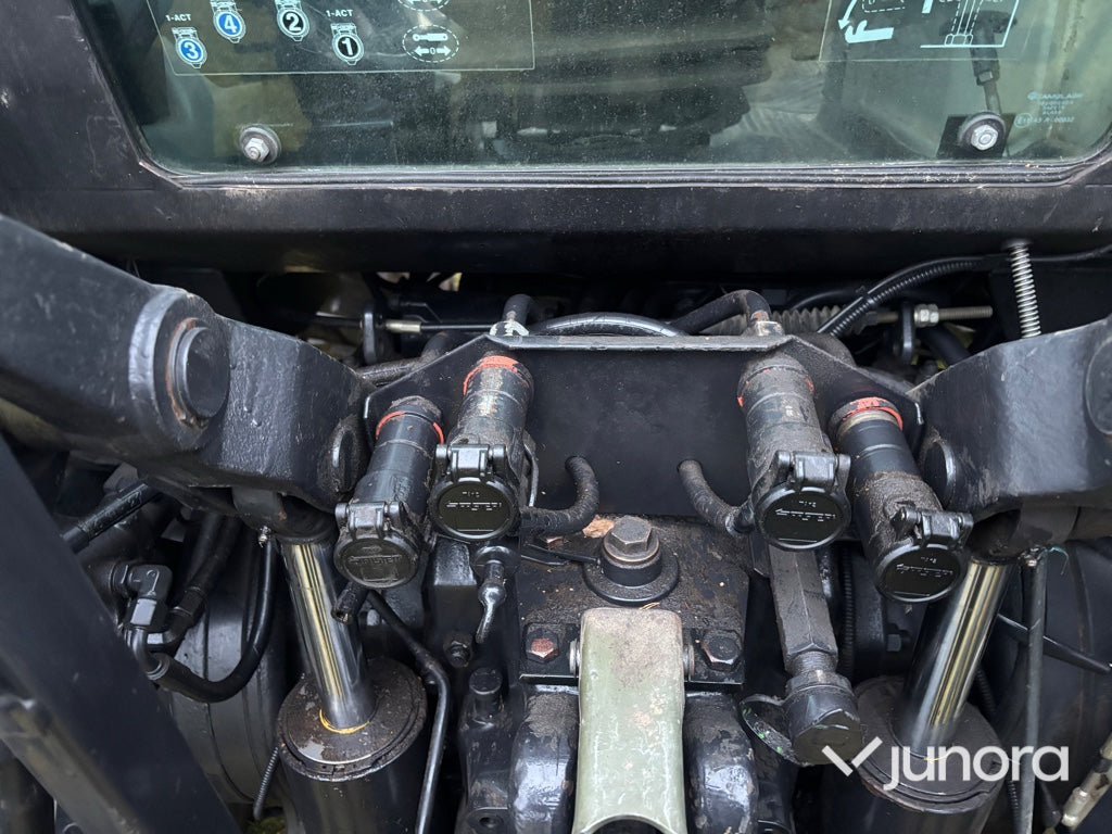 Traktor - Valtra 6850 Hi-Tech