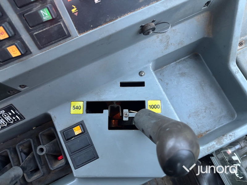 Traktor - Valtra 6850 Hi-Tech