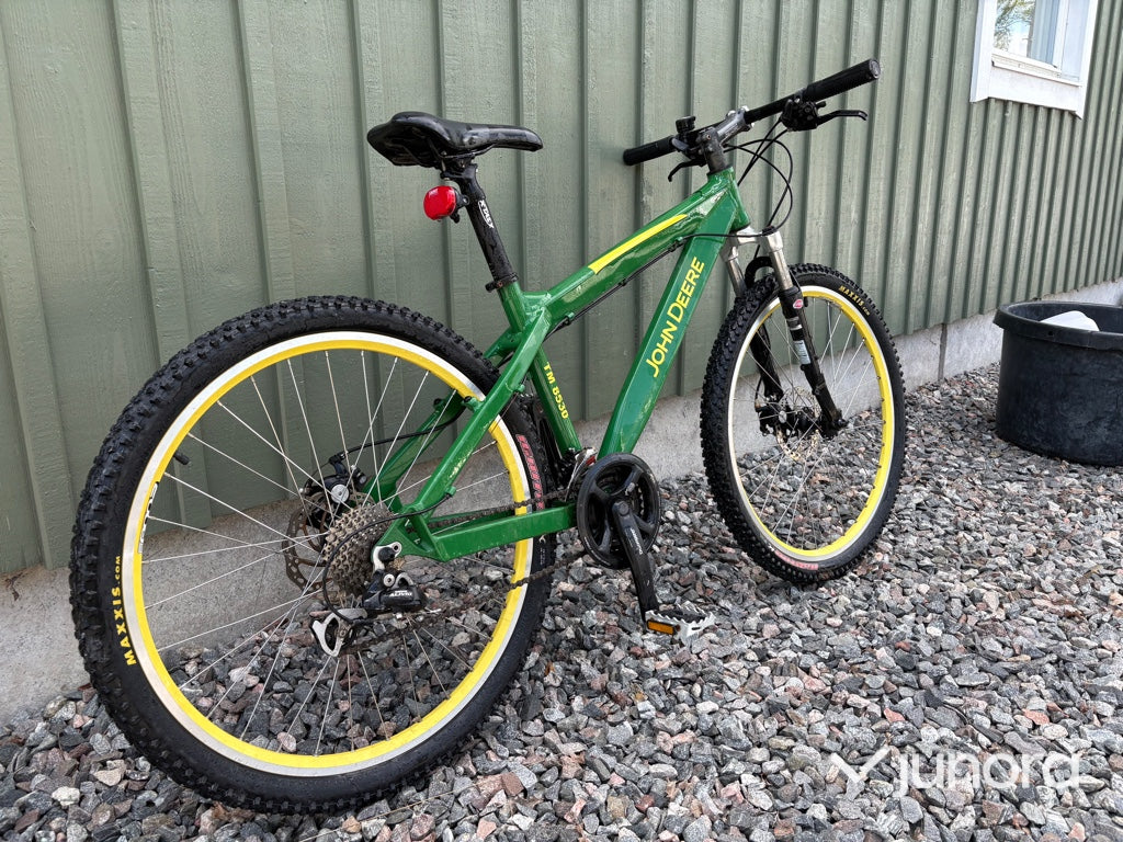 Cykel - John Deere, TM 8530