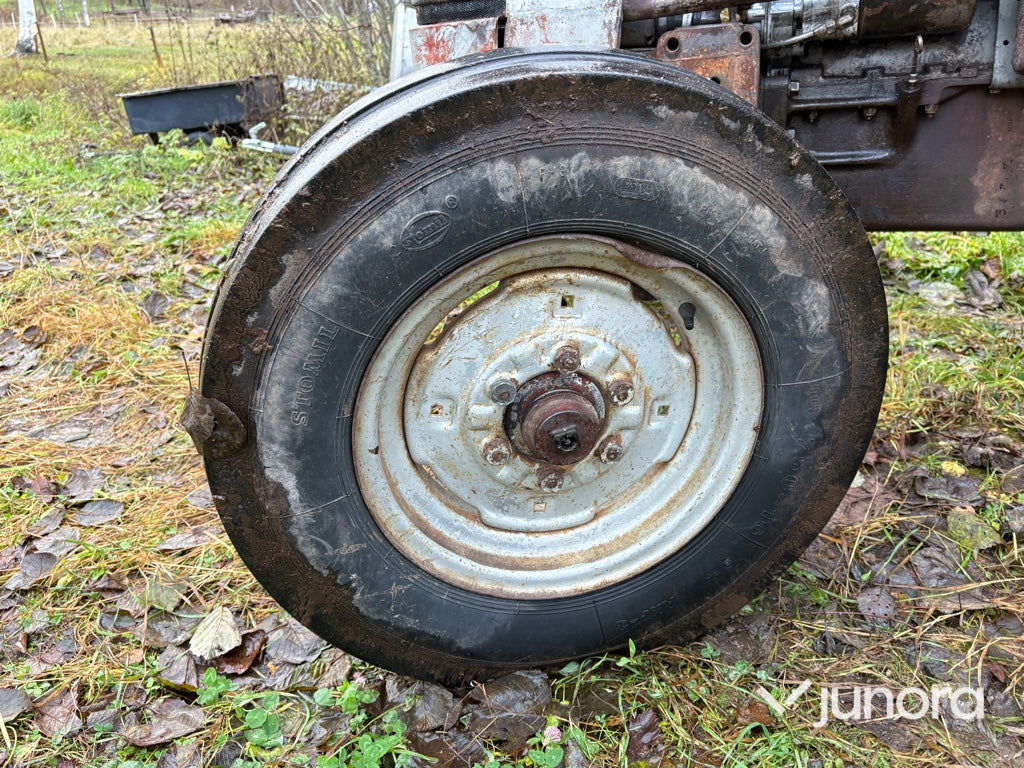 Traktor - Massey Ferguson 165