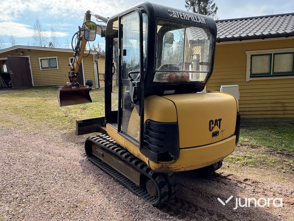 Minigrävare - Caterpillar 302.5 med tillbehör
